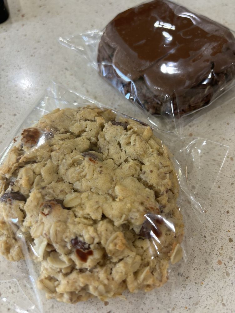 The Leaky Momma Logo