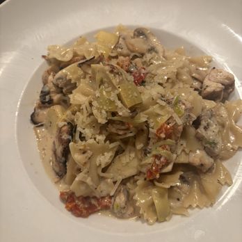 Bellini's Ristorante & Bar - Chicken Bowtie Pasta - Steakhouses Near Me - Birmingham, Alabama Bellini's Ristorante & Bar - Chicken Bowtie Pasta - Steakhouses Near Me - Birmingham, Alabama