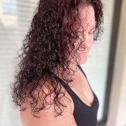 Sustainery Hair Studio - Naturally curly hair