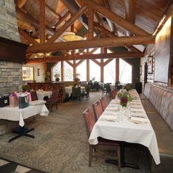 Blue Canyon Kitchen & Tavern - Dinner area.