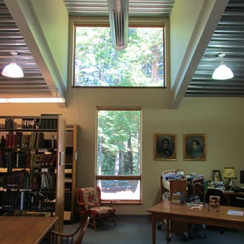 Freeport Community Library - Lots of natural light - Libraries Near Me - Freeport, Maine Freeport Community Library - Lots of natural light - Libraries Near Me - Freeport, Maine
