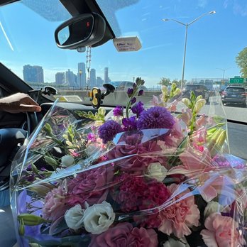 Carriage House Flowers - Florists Near Me - White Plains, New York