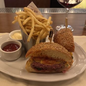 The Benjamin Hollywood - The Benjamin Burger - American Near Me - Los Angeles, California The Benjamin Hollywood - The Benjamin Burger - American Near Me - Los Angeles, California