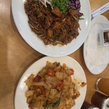 Penny's Noodle Shop - Chicken Pad Thai Hot Pepper Noodle - Noodles Near Me - Chicago, Illinois Penny's Noodle Shop - Chicken Pad Thai Hot Pepper Noodle - Noodles Near Me - Chicago, Illinois