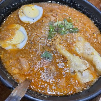 Rangoon Burmese Kitchen - Moh Him Ga Soup - Burmese Near Me - Honolulu, Hawaii