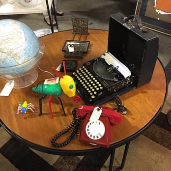 Hawaii All-Collectors Show - Vintage phone and typewriter - Antiques Near Me - Honolulu, Hawaii