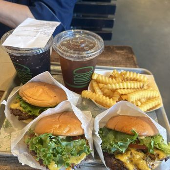 Shake Shack Valley Fair - So appealing this time and hope it stays like this ! Job well done ! - Fast Food Near Me - Santa Clara, California Shake Shack Valley Fair - So appealing this time and hope it stays like this ! Job well done ! - Fast Food Near Me - Santa Clara, California