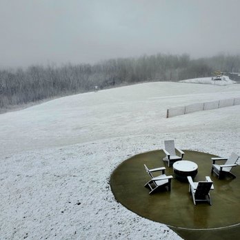 Blue Vista Motor Lodge - Snow this morning! - 12/30/2023 - Hiking Near Me - Florida, Massachusetts