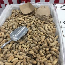 Five Guys - Peanuts for all!