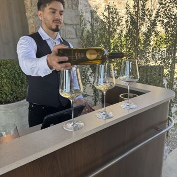Lewis Cellars - Wine Tasting Room Near Me - Napa, California