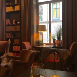 Elite Hotel Knaust - Enjoy a small drink in the lobby bar.
