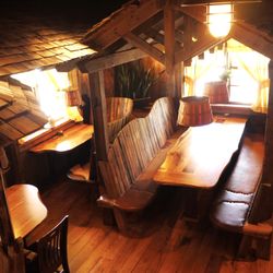 Yellow Deli - More booths