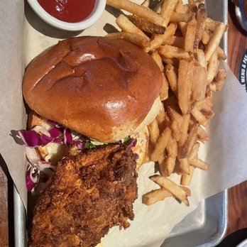 BJ's Restaurant & Brewhouse - Breweries Near Me - Lutz, Florida