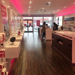T-Mobile - Store interior. Bright and clean!