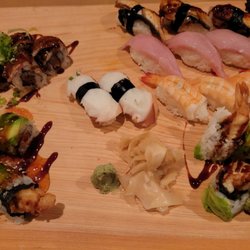 Hinoki - A la carte sushi platter.