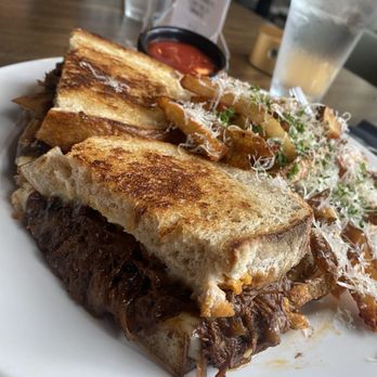 Modern Plate - Short Rib Grilled Cheese - Cocktail Bars Near Me - Elmhurst, Illinois