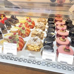 Bijoux French Pastry - Cakes and pastries