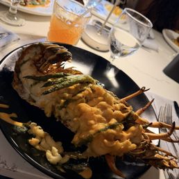 Lobster stuffed with Mac & cheese and asparagus Lobster stuffed with Mac & cheese and asparagus
