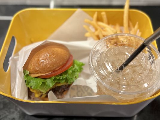 HENRY'S BURGER Daikanyama by null