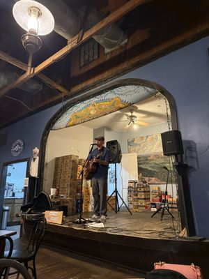 Hondo's On Main by null