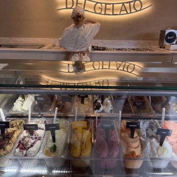 Lucciano's - Ice Cream & Frozen Yogurt Near Me - Mar del Plata, C
