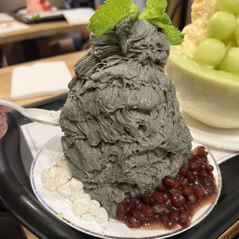 Oakobing - Black Sesame Shaved Ice - Shaved Ice Near Me - Los Angeles, California Oakobing - Black Sesame Shaved Ice - Shaved Ice Near Me - Los Angeles, California