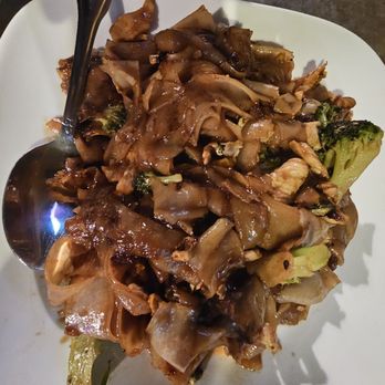 Thai Kitchen - Pad see ewe - Thai Near Me - Grand Terrace, California Thai Kitchen - Pad see ewe - Thai Near Me - Grand Terrace, California