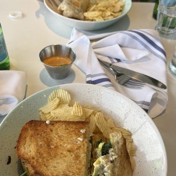 Bluestone Lane Manhattan Beach Café - Chicken & Avocado Toastie - Coffee & Tea Near Me - Manhattan Beach, California Bluestone Lane Manhattan Beach Café - Chicken & Avocado Toastie - Coffee & Tea Near Me - Manhattan Beach, California