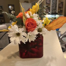 County Line Rose Florist - The small arrangement my mother received from County Line Rose Florist