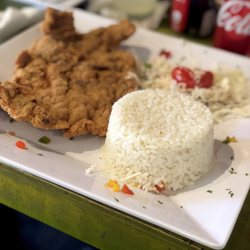 Pitipua - Empanada de res, arroz y habichuelas