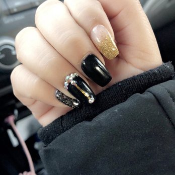 Unique Boutique Nails & Spa - Birthday nails done by Kent. SNS dip with designs and ombré - Nail Salons Near Me - Nottingham, Maryland