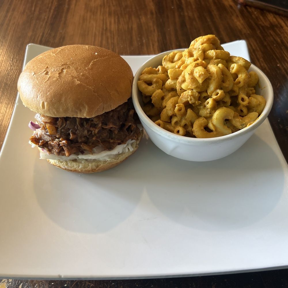 Desmond's Island Soul Grill - Jerk BBQ Jackfruit Sandwich and Vegan Mac - Caribbean Near Me - Virginia Beach, Virginia