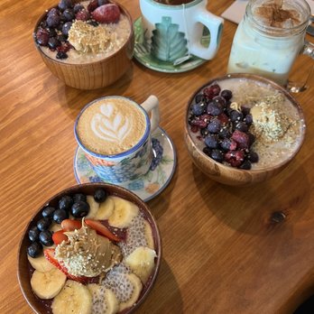CFS Coffee - Banana Berry Oatmeal Smoothie Bowl Acai Hot Latte Iced Latte Tea - Coffee & Tea Near Me - Orlando, Florida