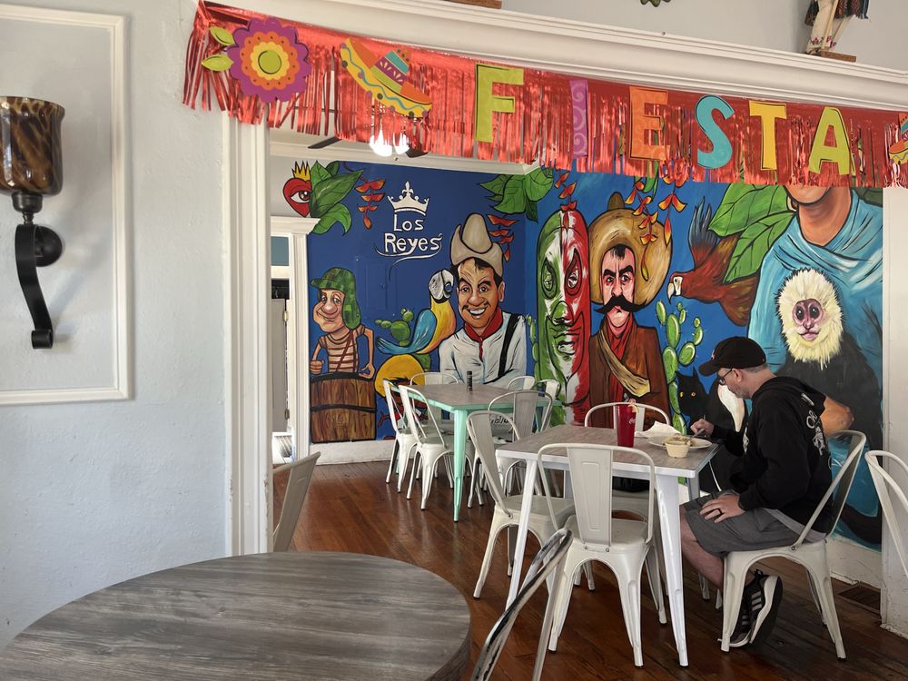 Los Reyes Mexican Grill