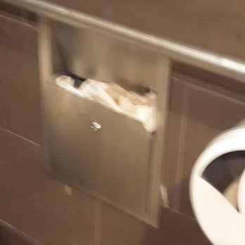 IHOP - Garbage cans in ladies room overflowing - Breakfast & Brunch Near Me - Matteson, Illinois