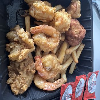 Ocean Paradise Restaurant & Bar - The Captain (its missing the coleslaw and remoulade sauce.) - Seafood Near Me - Fairfax, Virginia