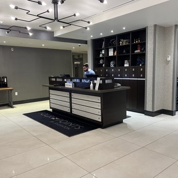 Four Points by Sheraton Vaughan - Four Points by Sheridan Vaughan - lobby - Hotels Near Me - Vaughan/Toronto, Ontario Four Points by Sheraton Vaughan - Four Points by Sheridan Vaughan - lobby - Hotels Near Me - Vaughan/Toronto, Ontario