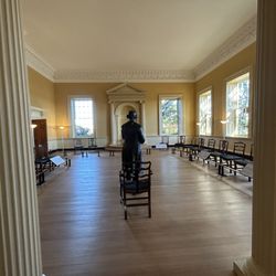 colonial tours of Annapolis - Statue of George Washington at the State House (old Capitol)