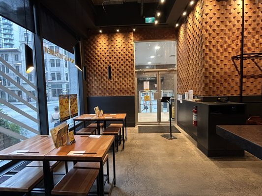 KINTON RAMEN SQUARE-VICTORIA by null