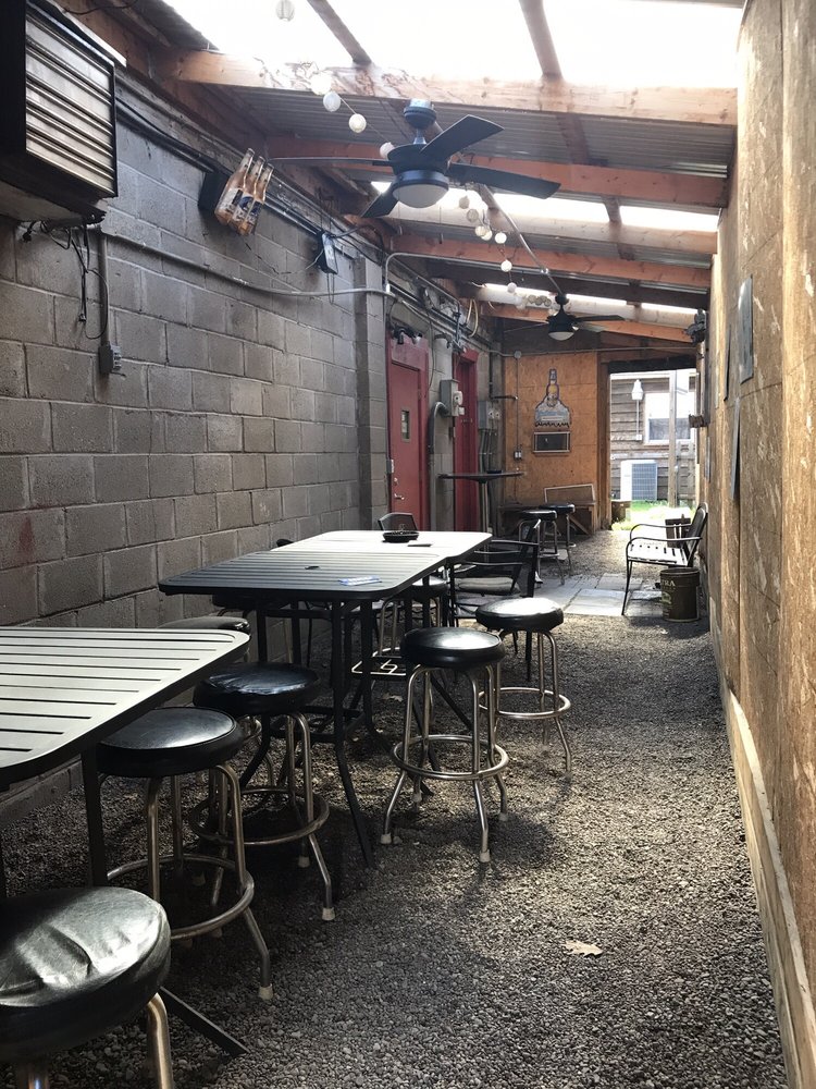 TOWN & COUNTRY TAVERN 203 Van Buren St, Keosauqua, Iowa Phone