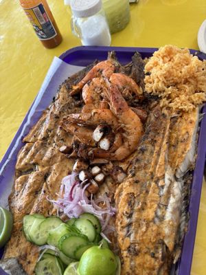 Mariscos Los Corchos by null Mariscos Los Corchos by null