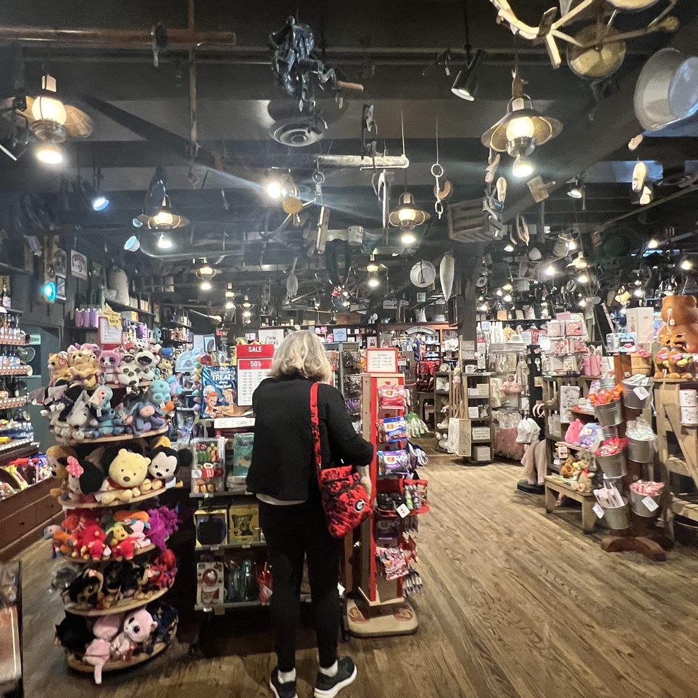 Cracker Barrel Old Country Store - Shop - American Near Me - Venice, Florida Cracker Barrel Old Country Store - Shop - American Near Me - Venice, Florida