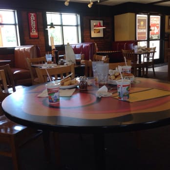 Pizza Hut - This is after the buffet just closed. 10 tables still not clean. - Pizza Near Me - Tahlequah, Oklahoma Pizza Hut - This is after the buffet just closed. 10 tables still not clean. - Pizza Near Me - Tahlequah, Oklahoma