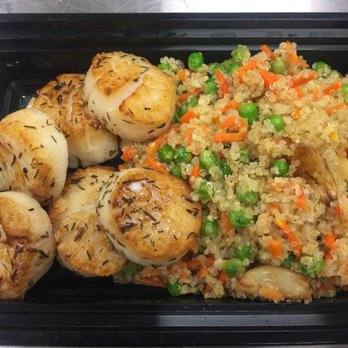 The Cooking Crane - Seared Scallops with Veggie Quinoa - Food Delivery Services Near Me The Cooking Crane - Seared Scallops with Veggie Quinoa - Food Delivery Services Near Me