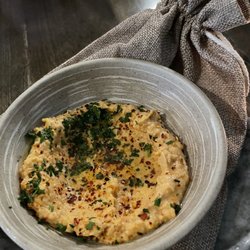 Oakes & Evelyn - Naan with humus