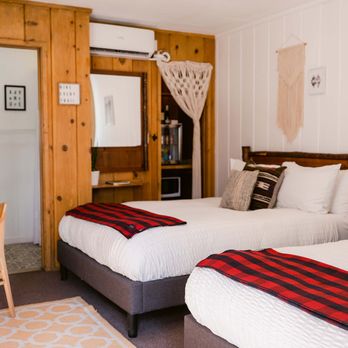 Grand Pine Cabins - Hotels Near Me - Wrightwood, California