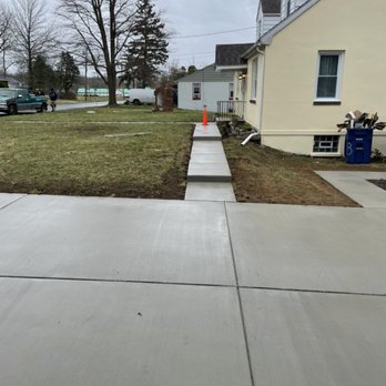 Diaz Concrete - Walkway with two steps - Masonry/Concrete Near Me