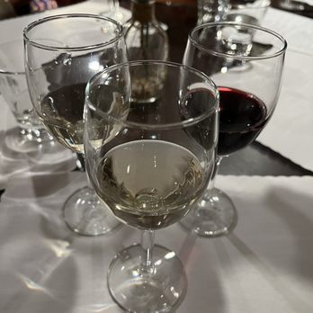 Refucilo Winery - Wine flight - Wine Tasting Room Near Me - Pittsburgh, Pennsylvania