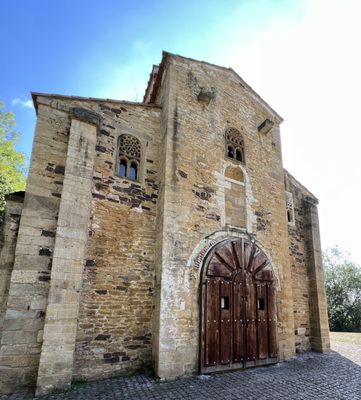 Church of San Miguel de Lillo by null