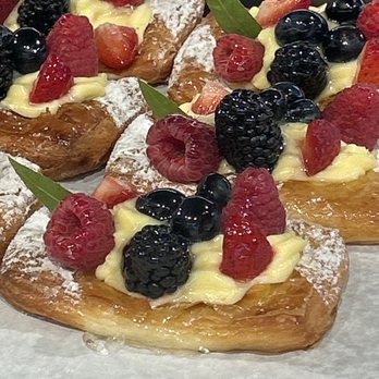 Paris Baguette - Very Berry Pastry - Bakeries Near Me - Buford, Georgia